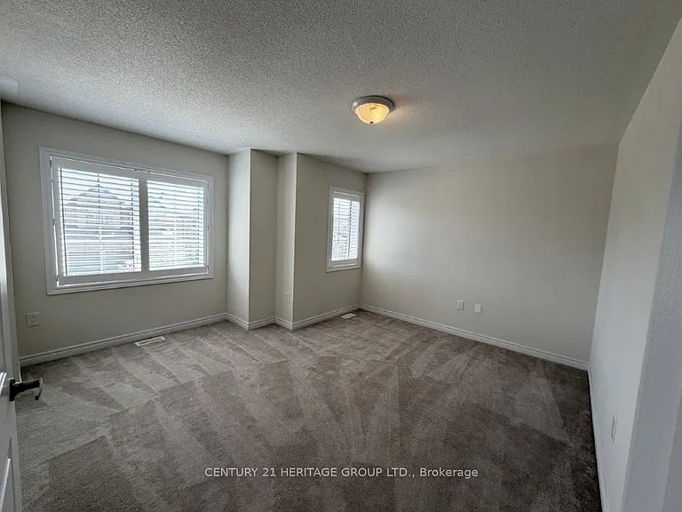1449 Farrow Cres — Photo 14