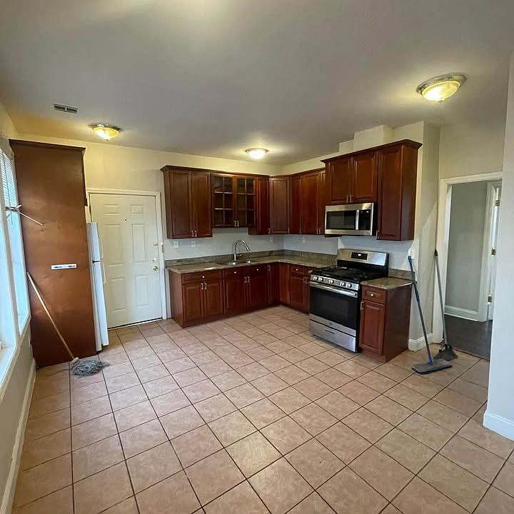 1st image of 112 4th Ave #3B