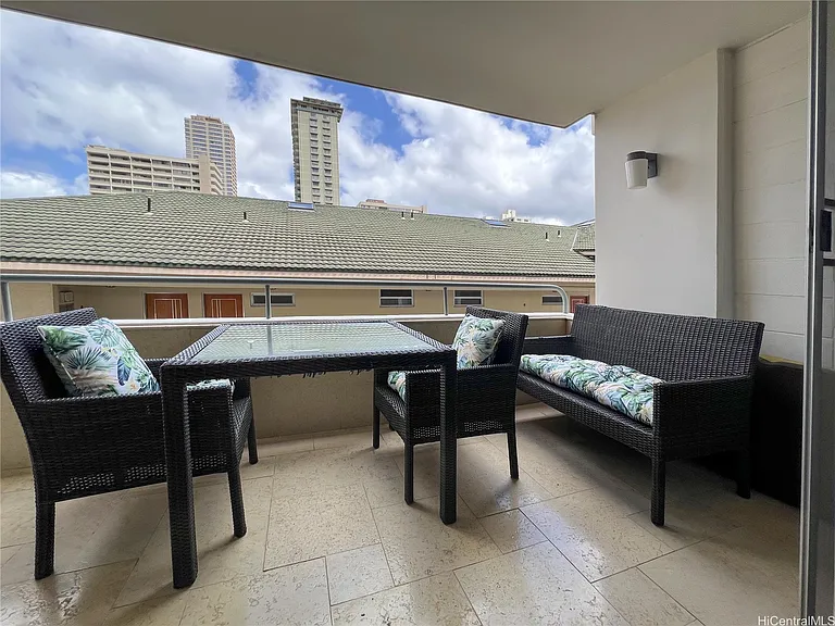 430 Kaiolu St #807 — Photo 9