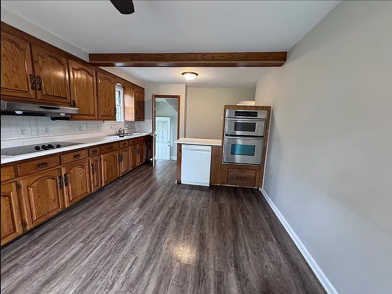 2704 S Macedonia Ave — Photo 6