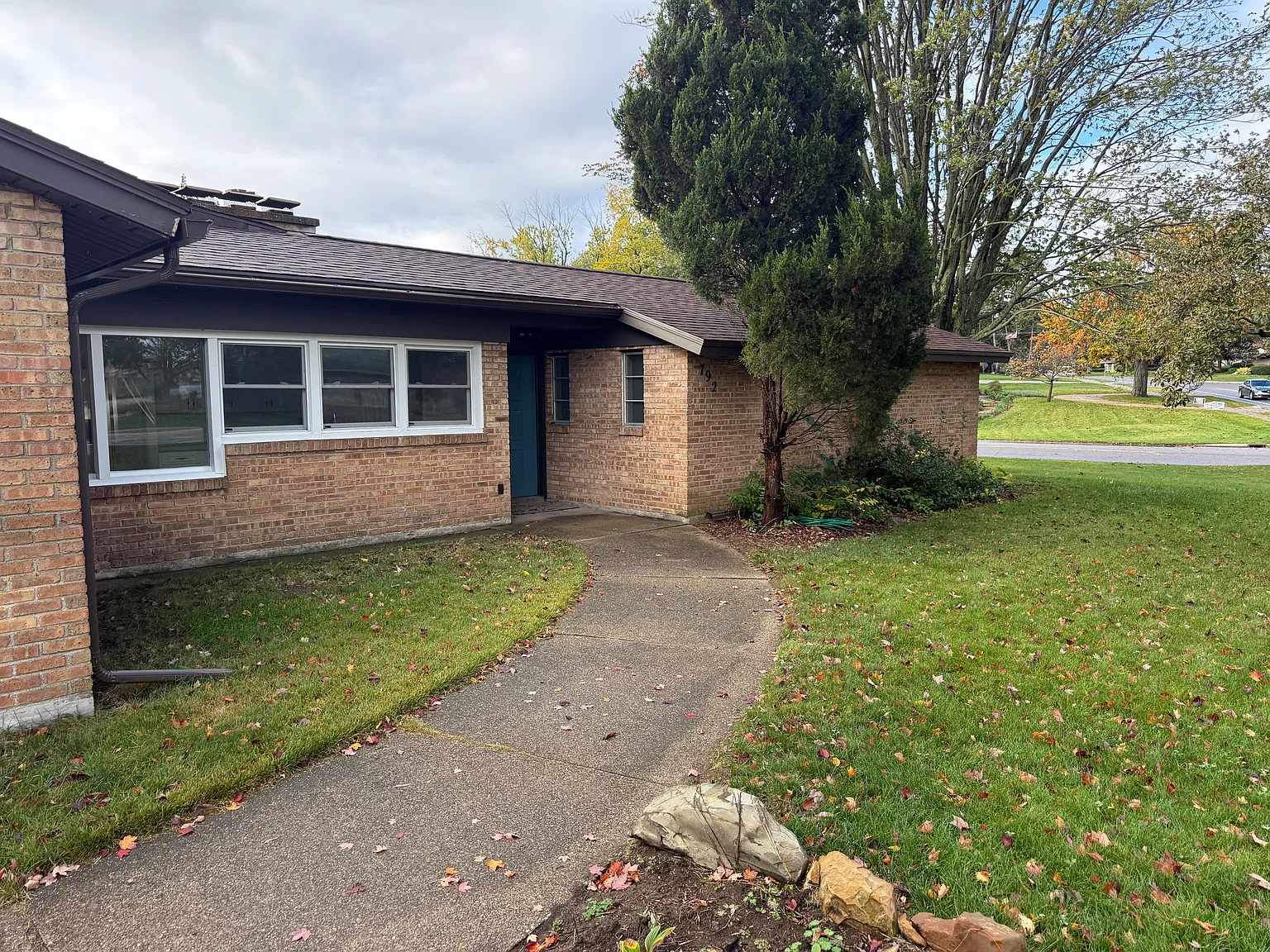 3 bed, 1636 sqft, $2,600 — Photo 2