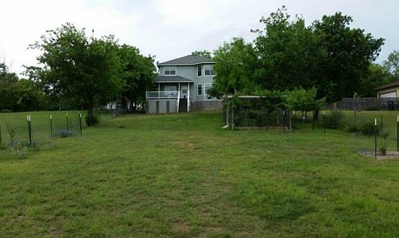 4th image of 3923 Lakeview Dr