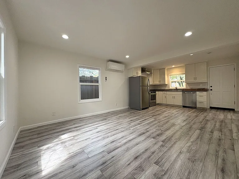 2350 Alameda De Las Pulgas — Photo 41