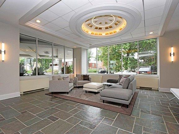 3rd image of 2200 Victory Pkwy APT 1708