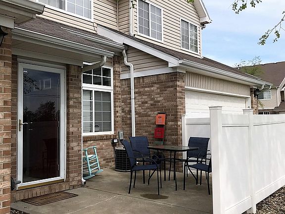 Beautiful 2 bed/2.5 bath townhome for rent in the Bayshore V
