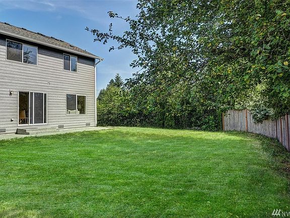3rd image of 905 Hughes Ln