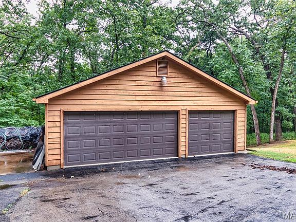 4th image of 100 Hickory Ln
