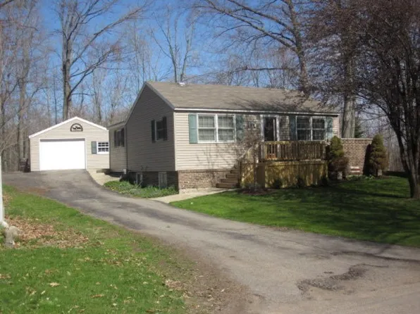 943 N Maple St, Lake Odessa, MI 48849