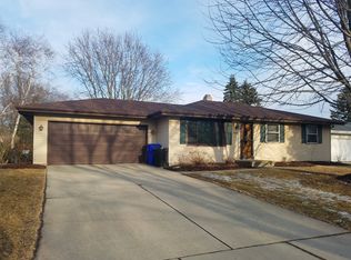 3002 N Peach Tree Ln, Appleton, WI 54911