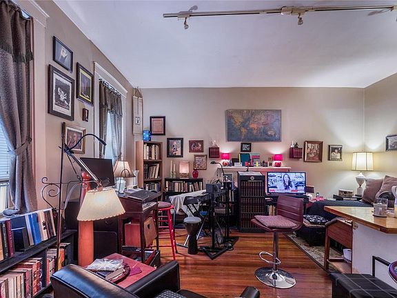 5th image of 2711 Indiana Ave