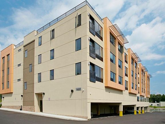 3rd image of 68 Lake St APT 303