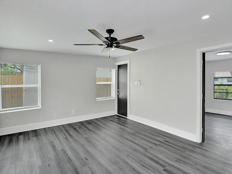 234 NE 14th Ave #2 — Photo 15