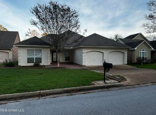 30 Lakeside Pl, Brandon, MS 39047