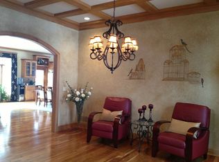 N52W21467 Taylors Woods Dr, Menomonee Falls, WI 53051