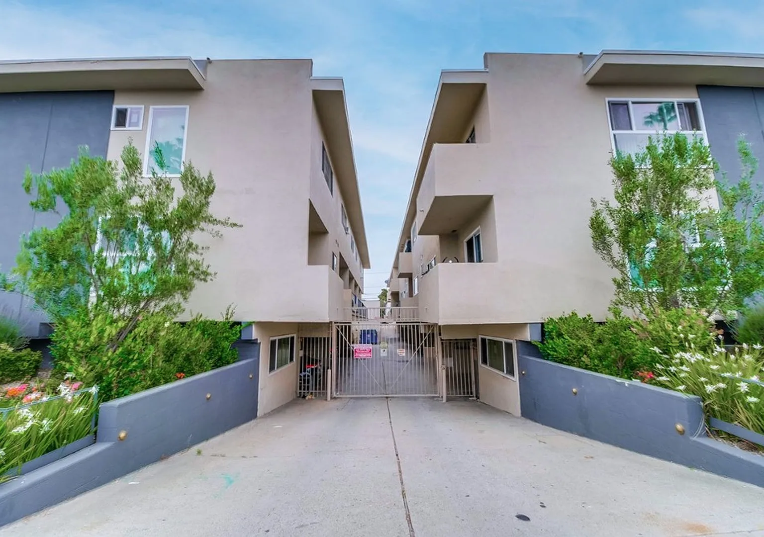2Bd/2.5Ba Townhome with In Unit Washer/Dryer, Cold A/C I 2 Weeks Free & $99 Deposit — Photo 2