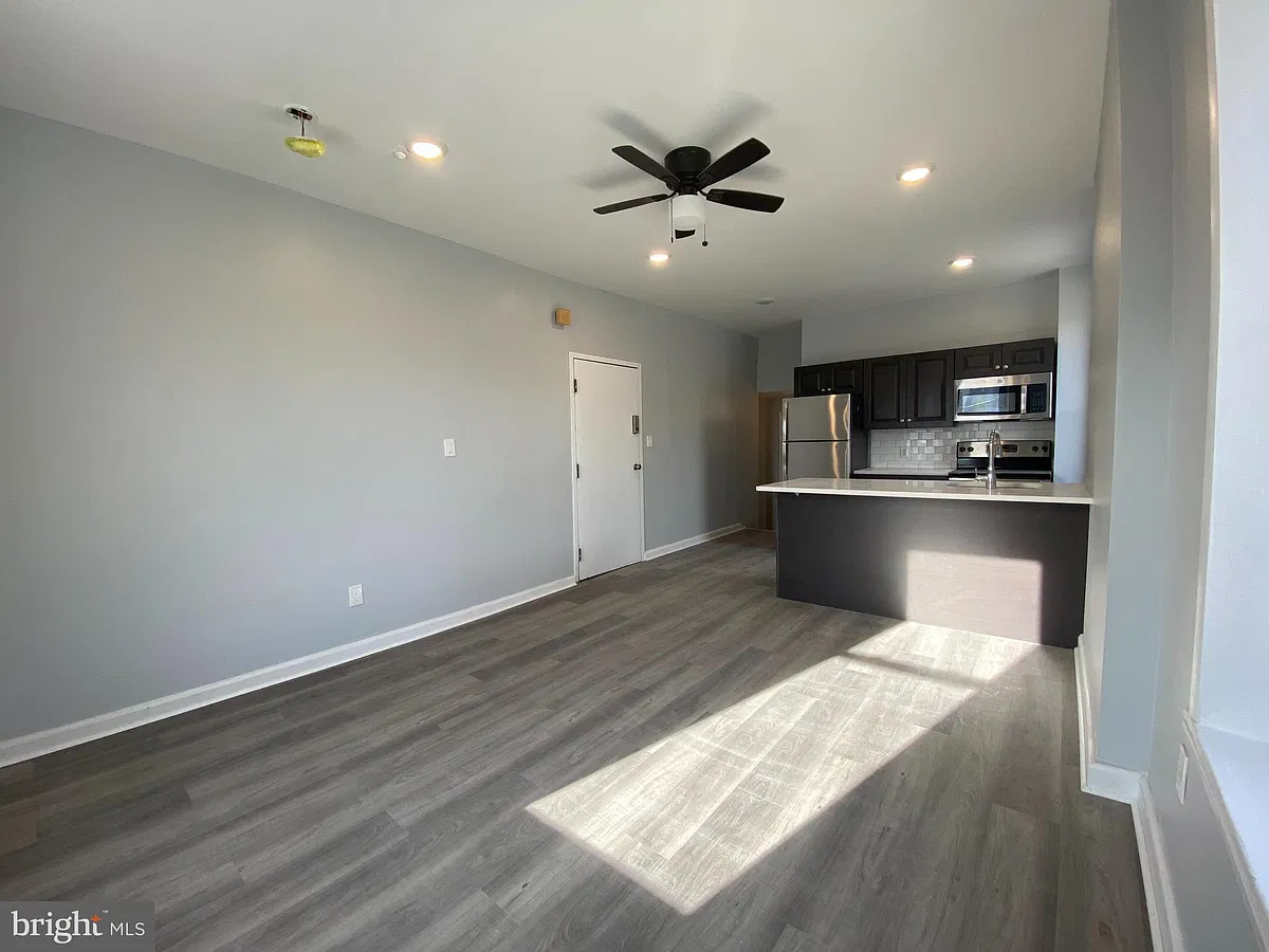 Building Photo - 21 E Price St #-2A
