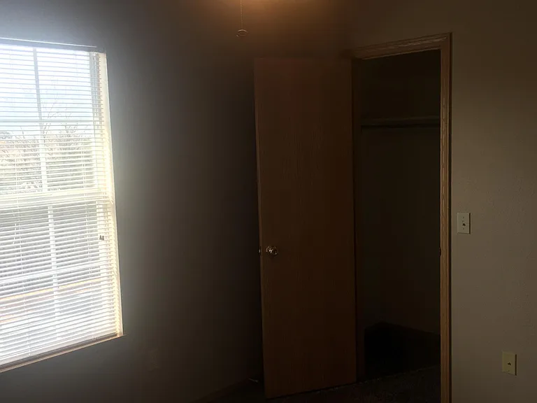 1240 N Iron Horse Dr — Photo 11