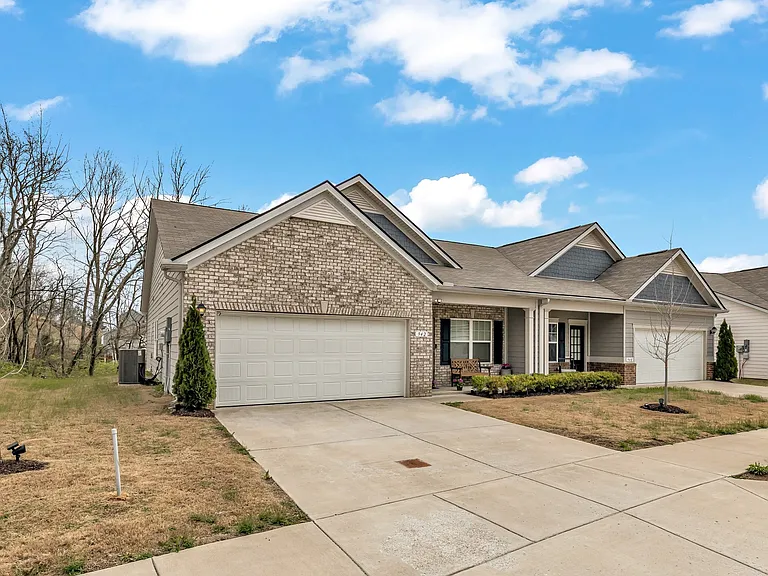 942 Millstream Dr N — Photo 3