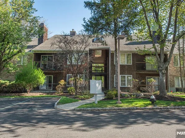 2 Tulip Cres APT 1C, Little Falls, NJ 07424