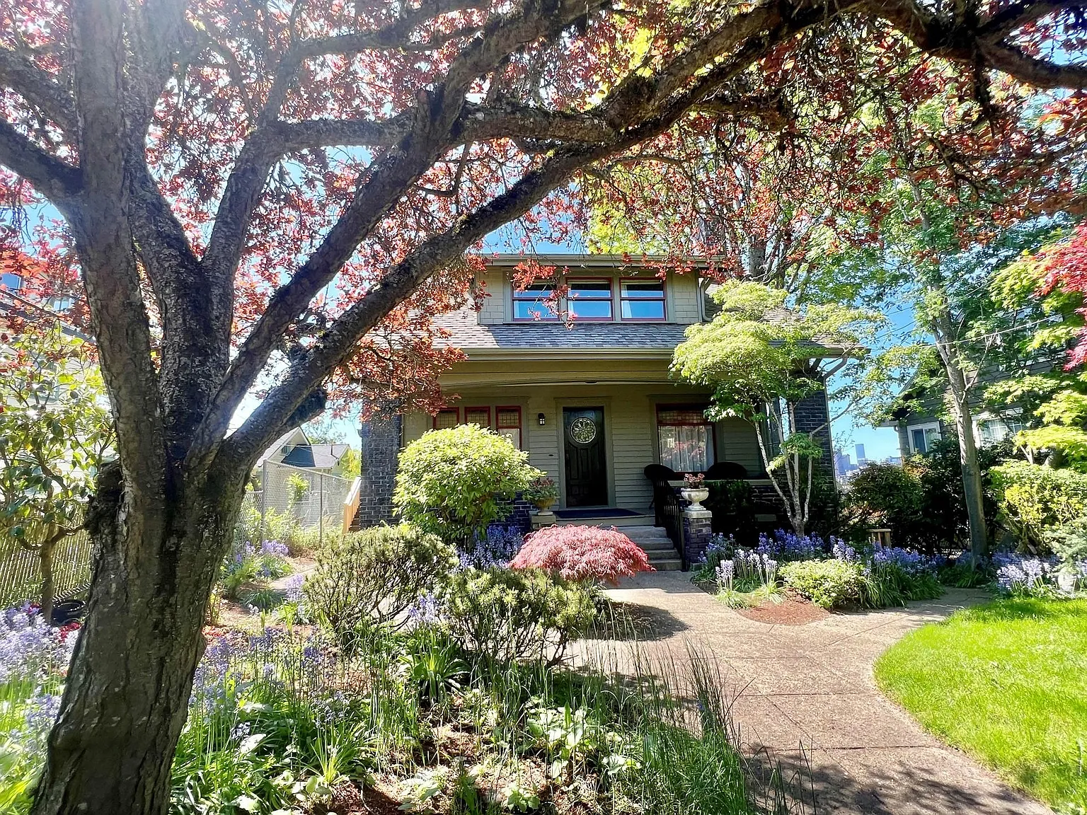 3 bed, 2490 sqft, $3,730 — Photo 3