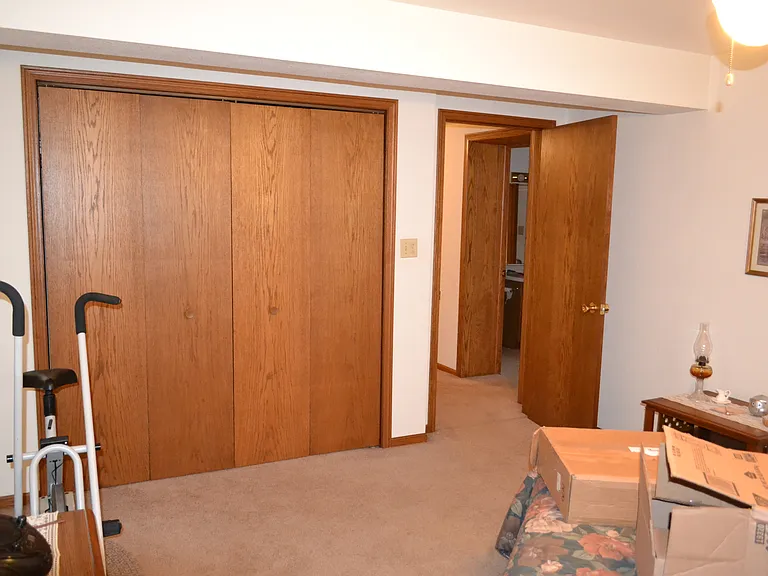Bed 2 8 ft closet