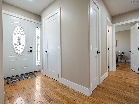 3rd image of 60 Wilmot St
