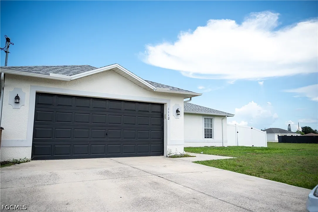 3 bed, 2.0 bath, 1237 sqft, $1,900 — Photo 2