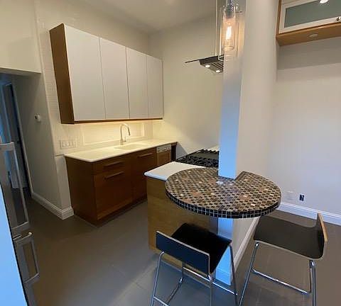 2nd image of 988 Meadowsweet Dr #B