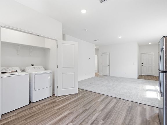 5th image of 297 Thistle Ln