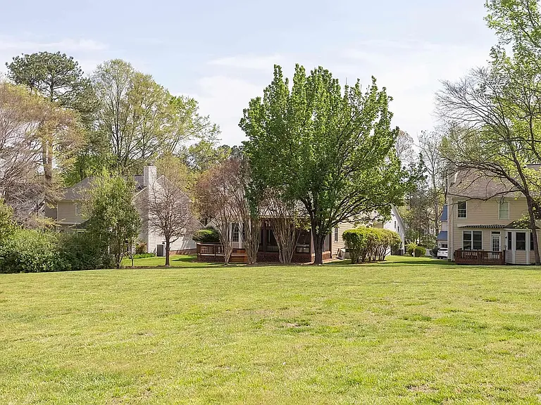 205 Windhover Dr — Photo 34