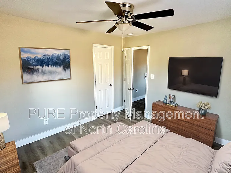 920 Holt St — Photo 14