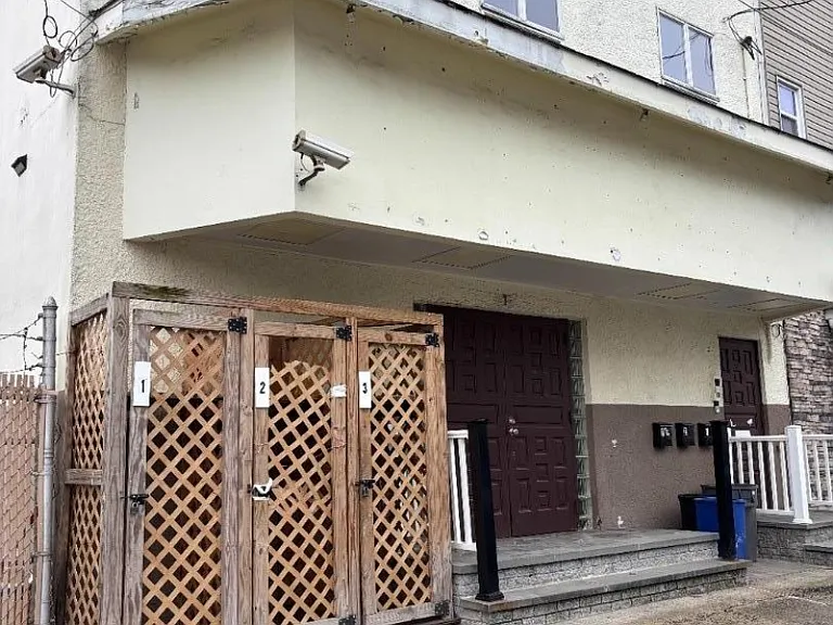 74 Walnut St — Photo 2
