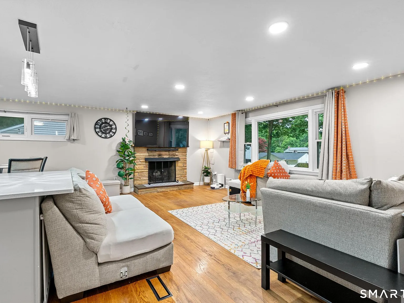 3 bed, 2.0 bath, 1200 sqft, $3,350 — Photo 3