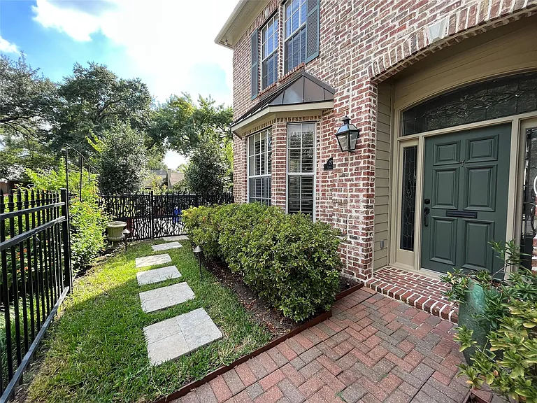 27 Lana Ln #A — Photo 3