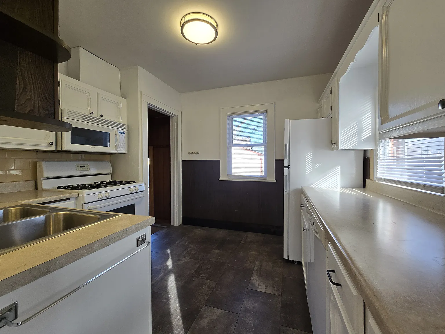2 bed, 825 sqft, $2,100 — Photo 4