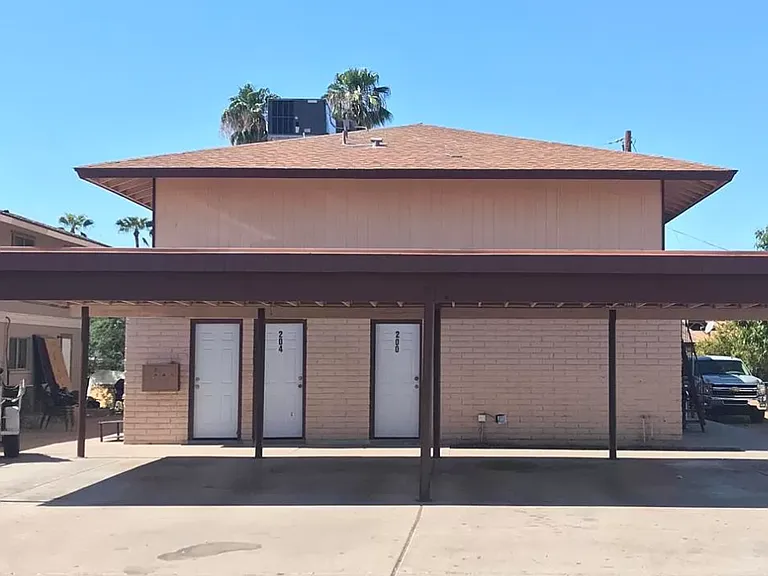 200 S Doran — Photo 2