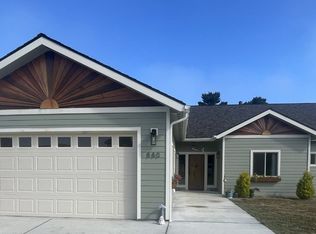 880 Rogers Pl, Bandon, OR 97411