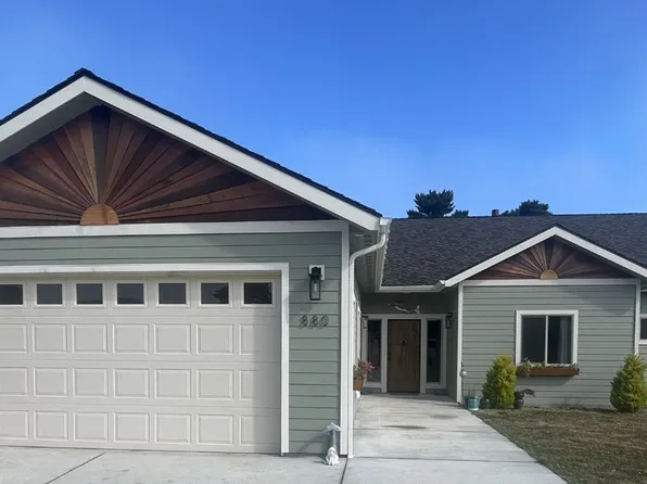 880 Rogers Pl, Bandon, OR 97411