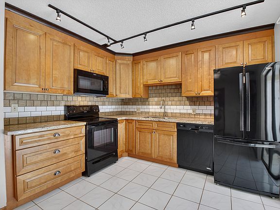 2nd image of 1565 Augusta Circle #103