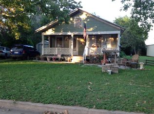 110 N Bright St, Gonzales, TX 78629
