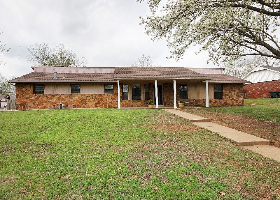 1st image of 1019 N Faulkner Dr
