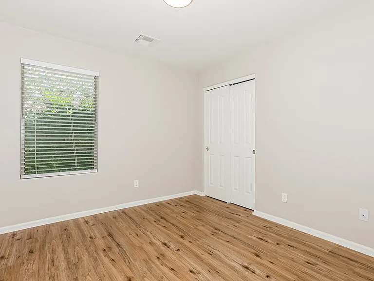 1084 S Olympic Dr — Photo 13