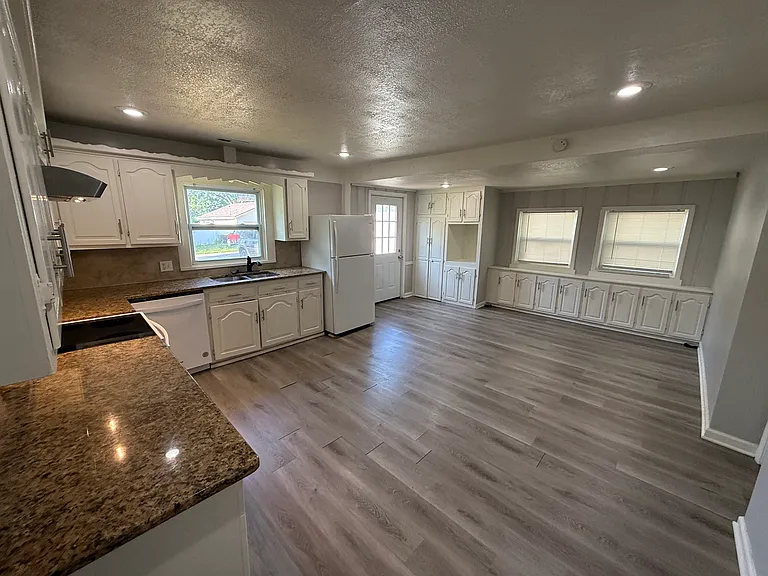 1106 Green St — Photo 4