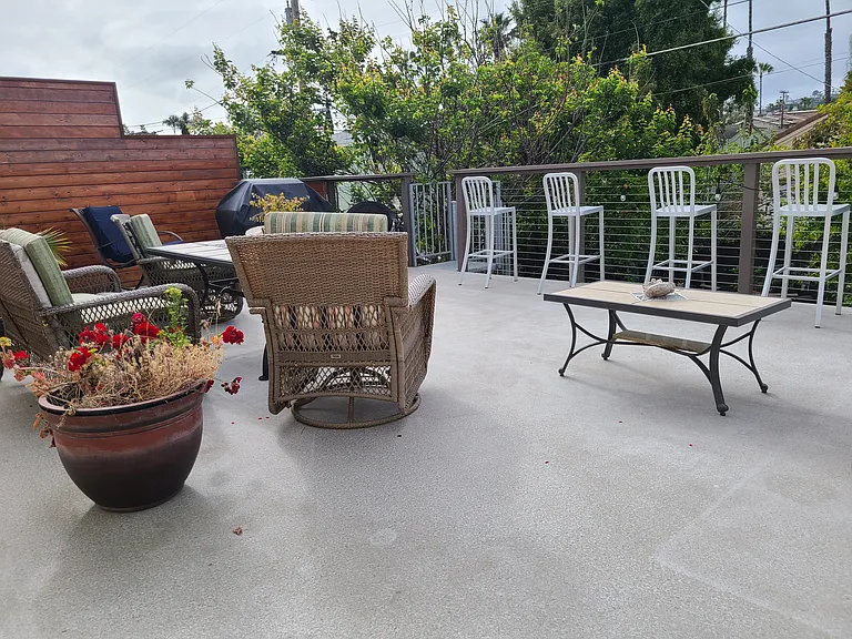1052B Loring St — Photo 4