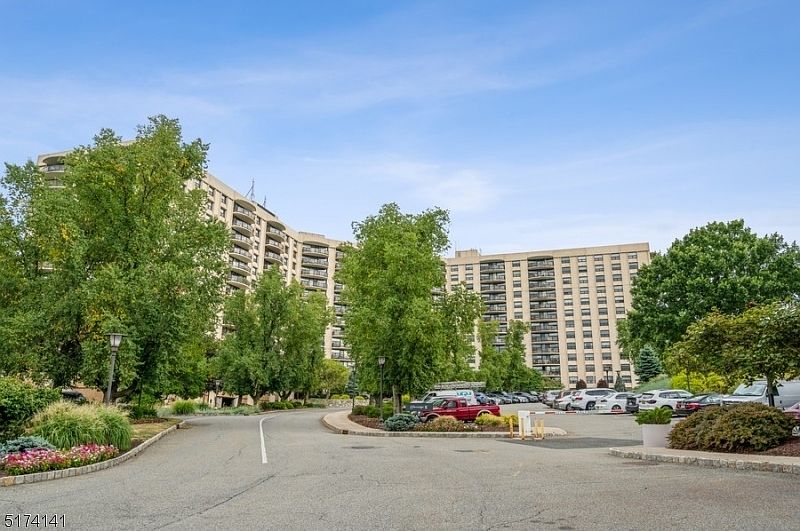 1st image of 2 Claridge Dr #10GE-1013