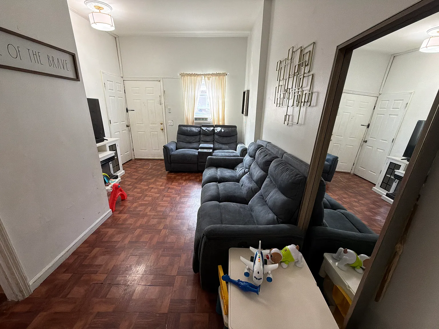 3 bed, $2,000 — Photo 2