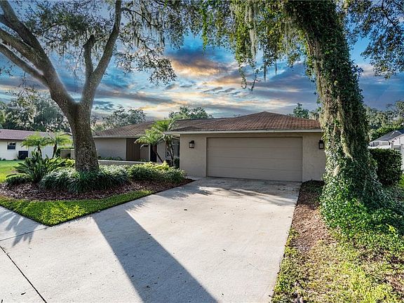 3rd image of 6319 Oak Sq W