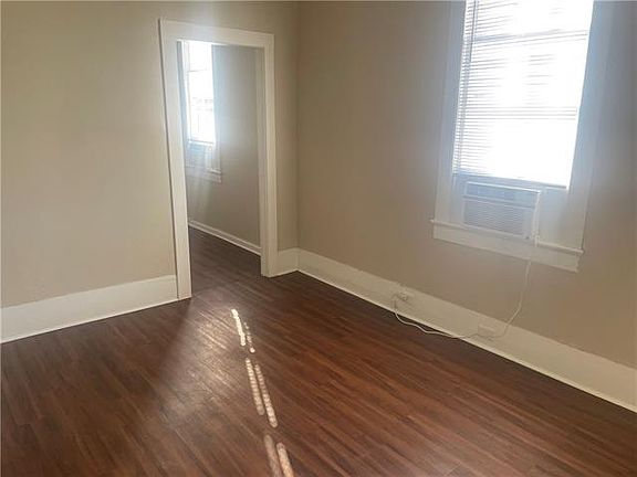 4th image of 2519 Philip St