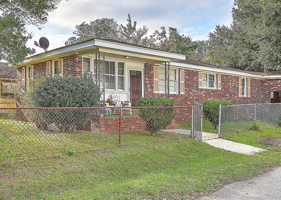 1st image of 2028 Riverview Ave