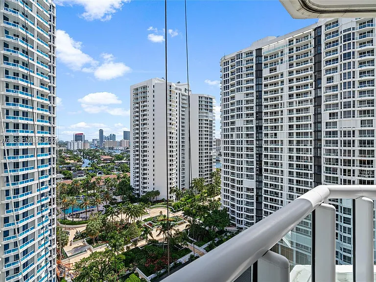 21055 Yacht Club Dr #1903 — Photo 35